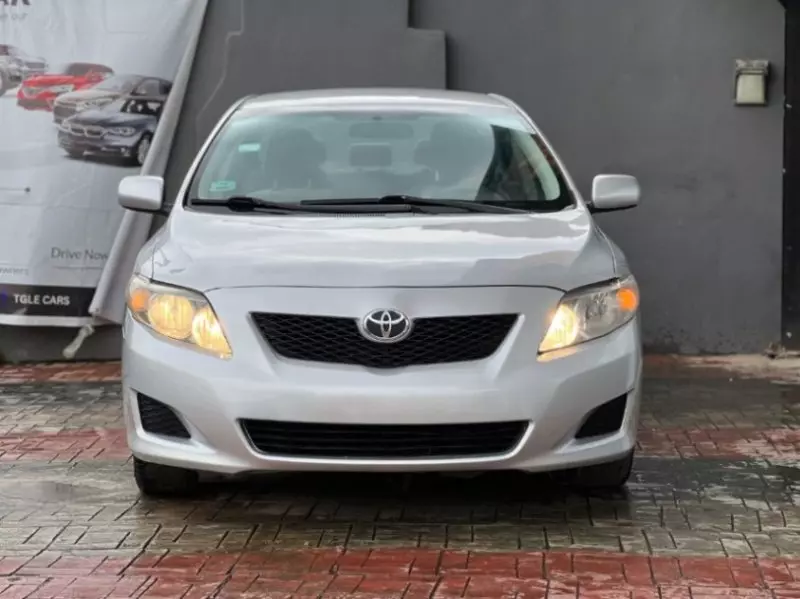 Toyota Corolla   - 2010