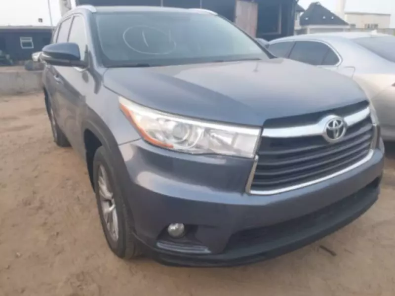 Toyota Highlander   - 2016