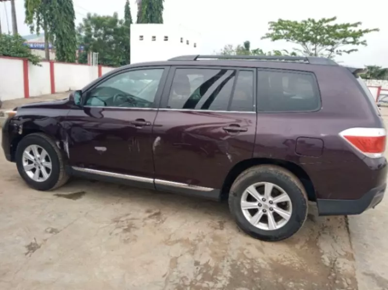 Toyota Highlander   - 2011