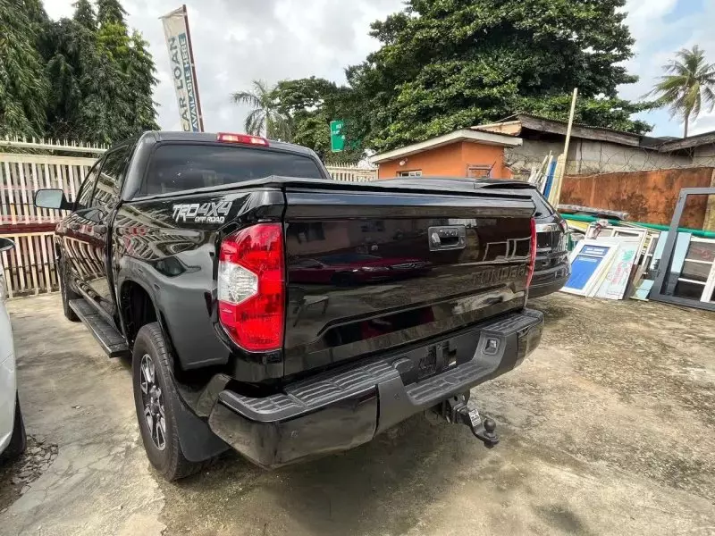 Toyota Tundra   - 2017