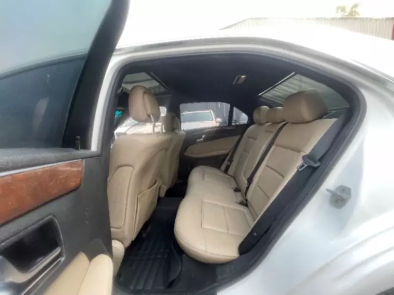 Mercedes-Benz E350   - 2010