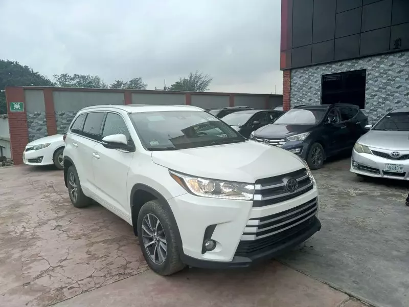 Toyota Highlander   - 2017