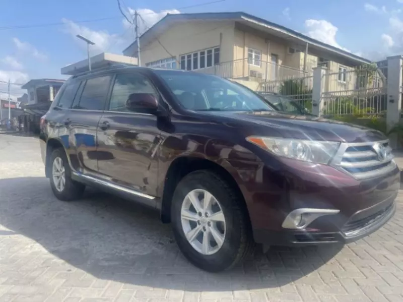 Toyota Highlander   - 2013