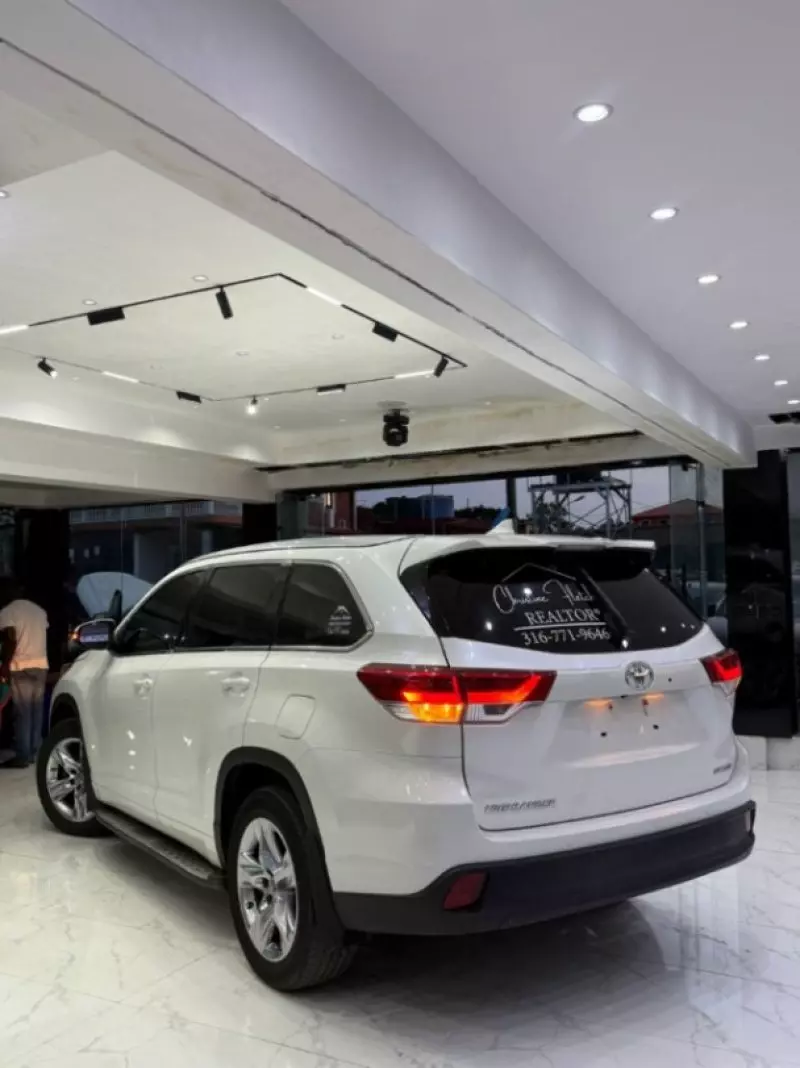 Toyota Highlander   - 2016