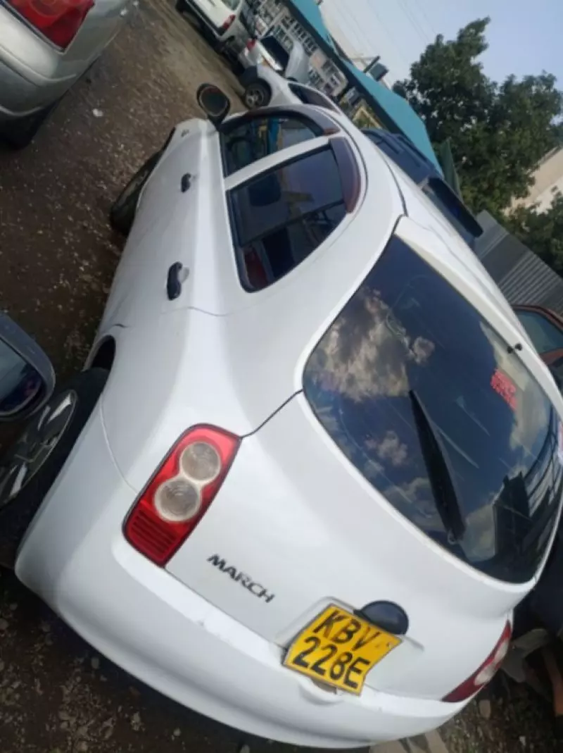 Nissan March    - 2004
