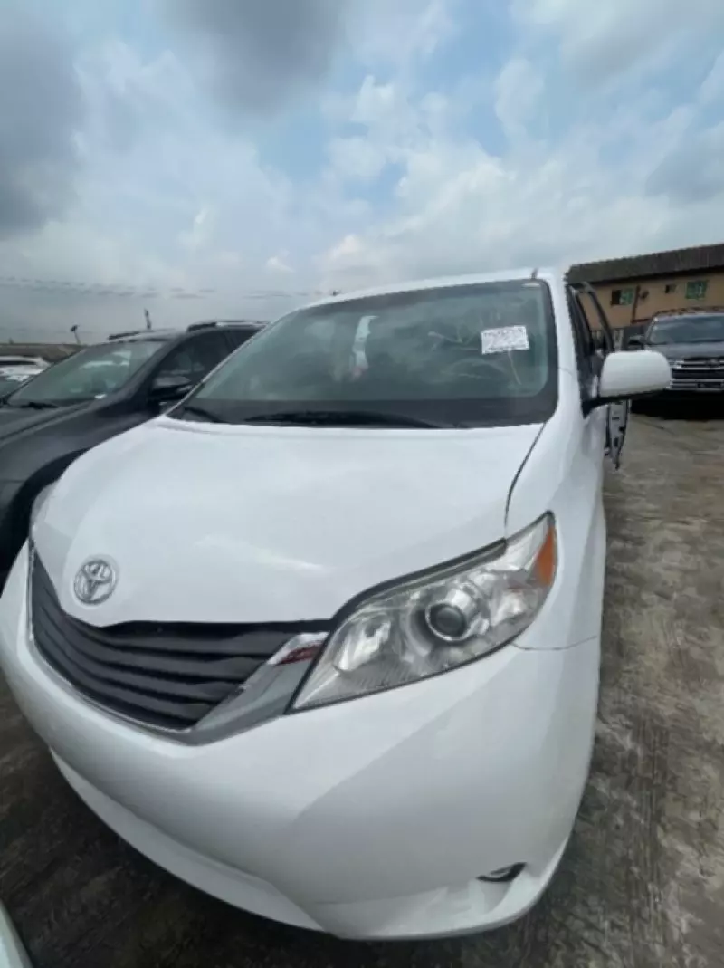 Toyota Sienna   - 2012