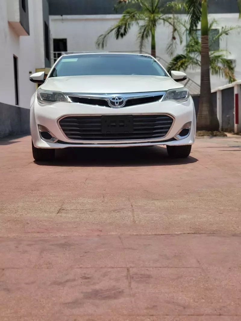Toyota Avalon   - 2014