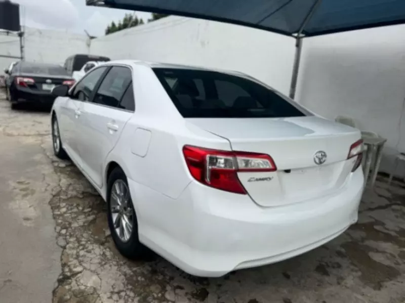 Toyota camry   - 2012