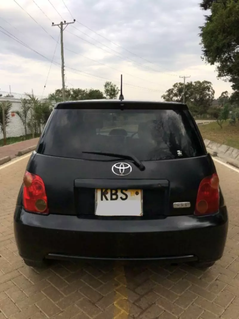Toyota Ist    - 2003