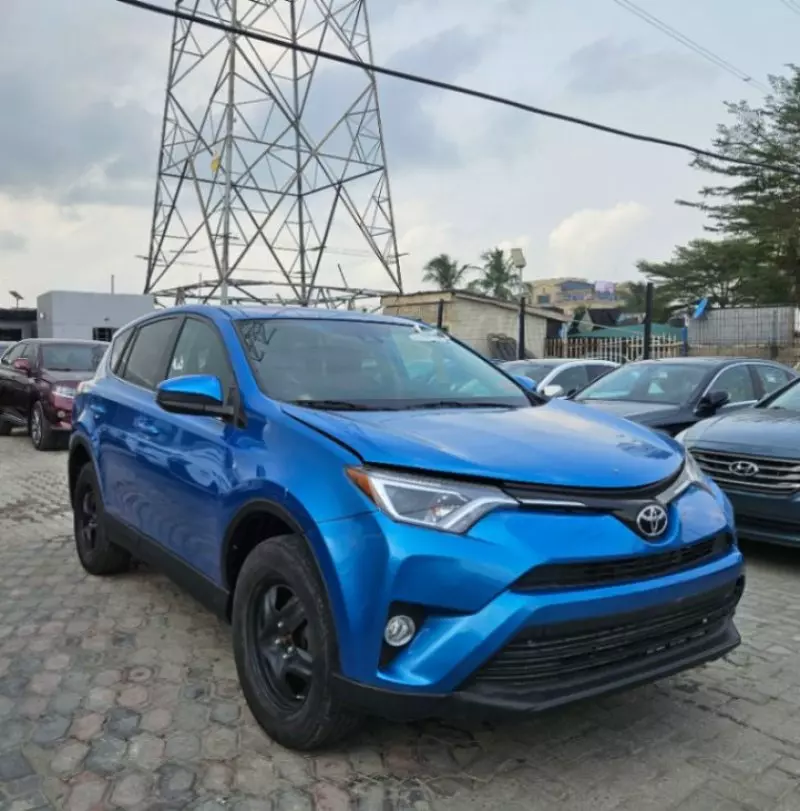 Toyota RAV4   - 2017