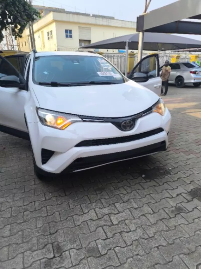 Toyota RAV4   - 2017