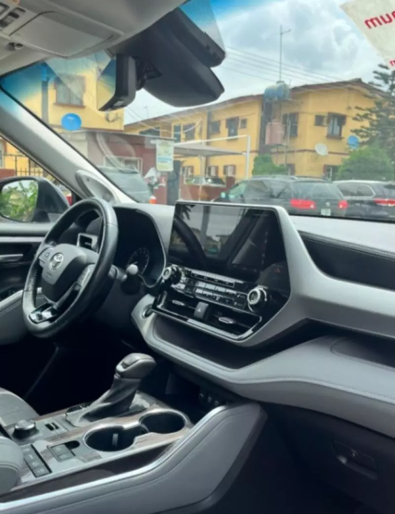 Toyota Grand Highlander   - 2021