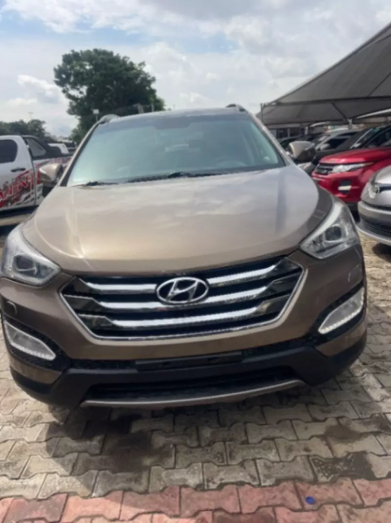 Hyundai Santa Fe   - 2014