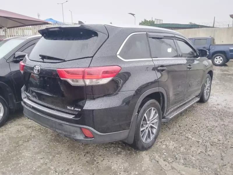 Toyota Highlander   - 2017