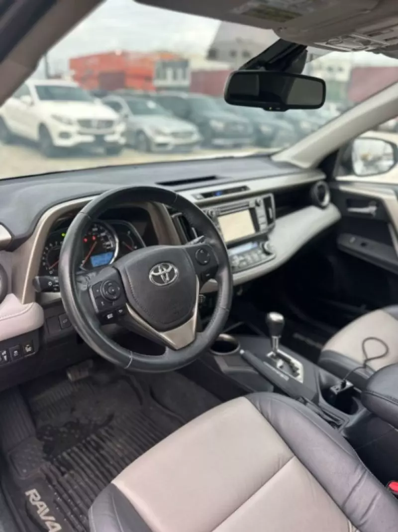 Toyota RAV4   - 2015