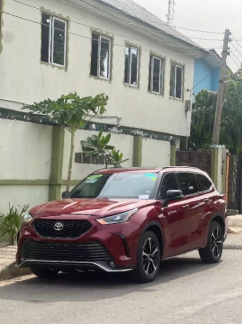 Toyota Highlander   - 2021
