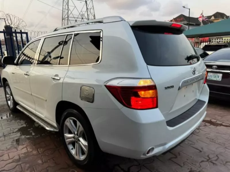 Toyota Highlander   - 2009