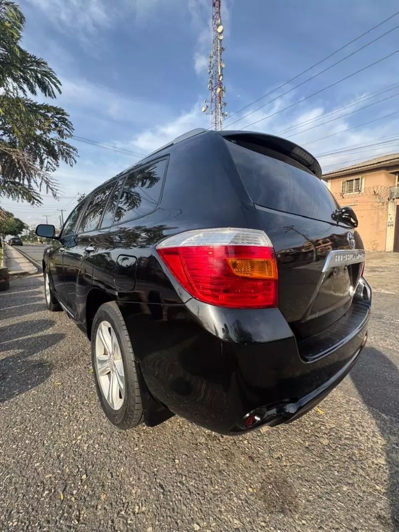 Toyota Highlander   - 2010