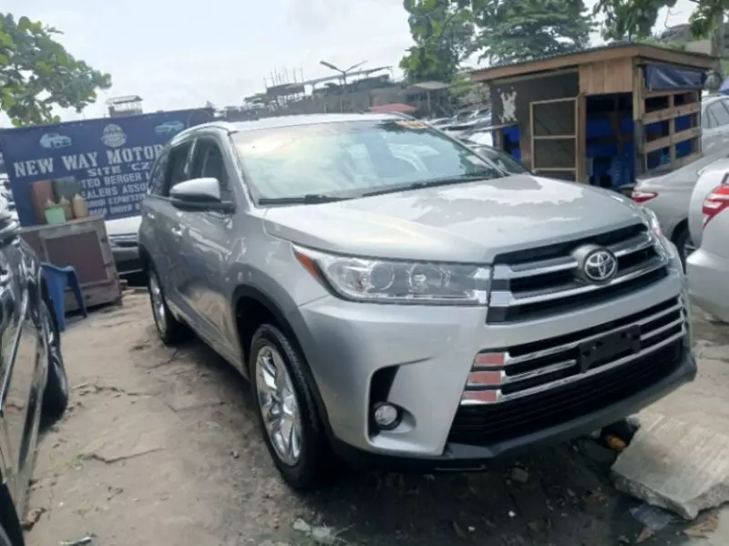 Toyota Highlander   - 2016