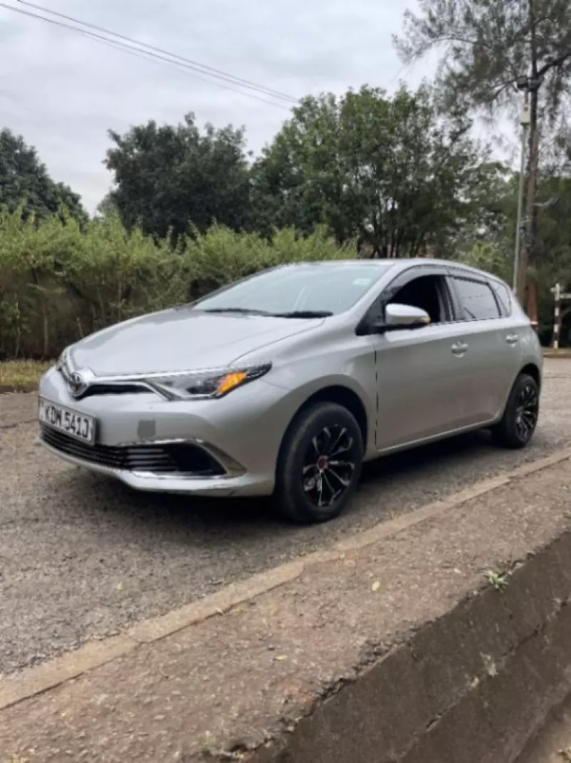 Toyota Auris   - 2015