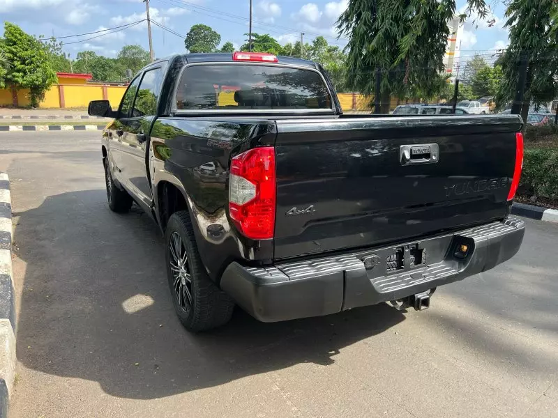 Toyota Tundra   - 2015