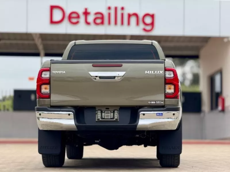 Toyota Hilux    - 2021