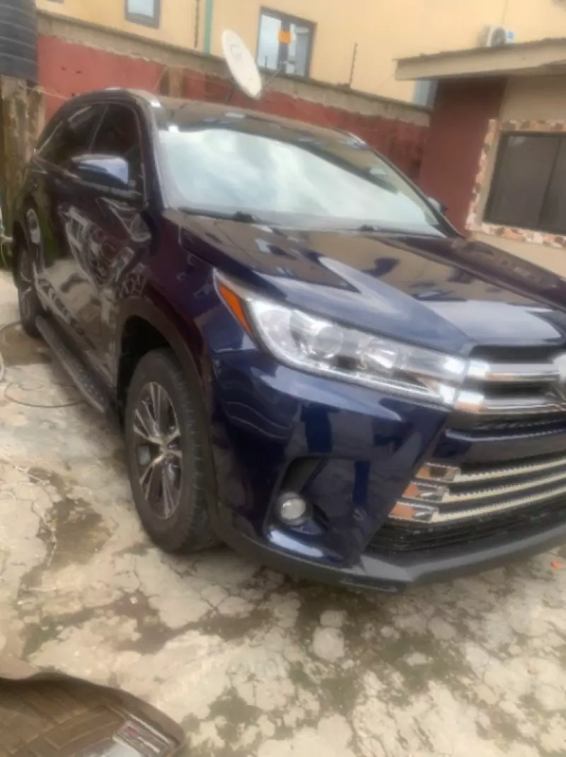 Toyota Highlander   - 2017