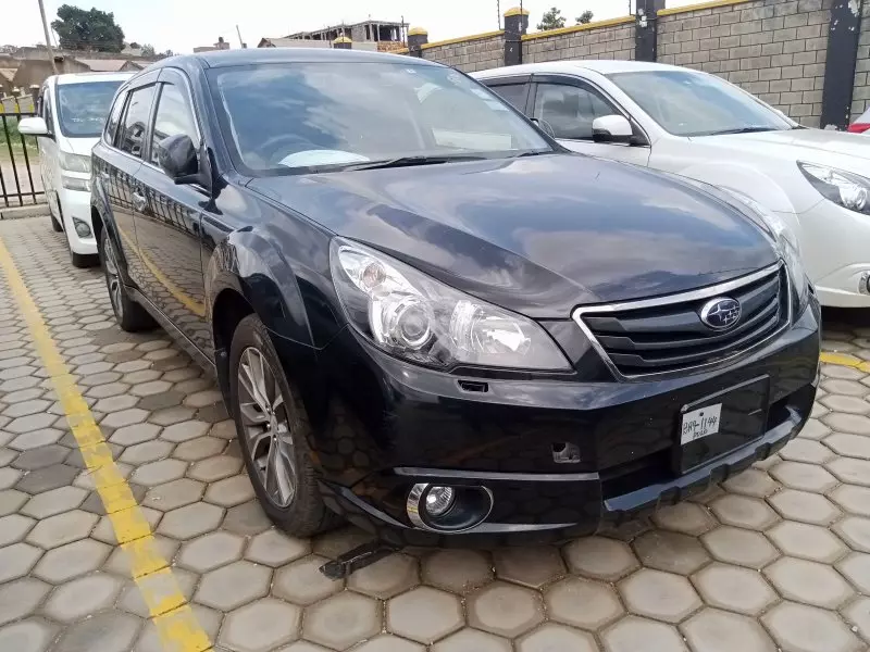 Subaru Outback   - 2011