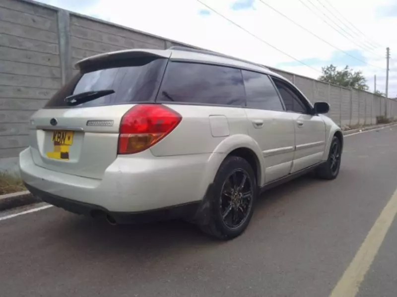 Subaru Outback   - 2004