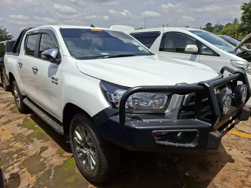 Toyota Hilux   - 2017