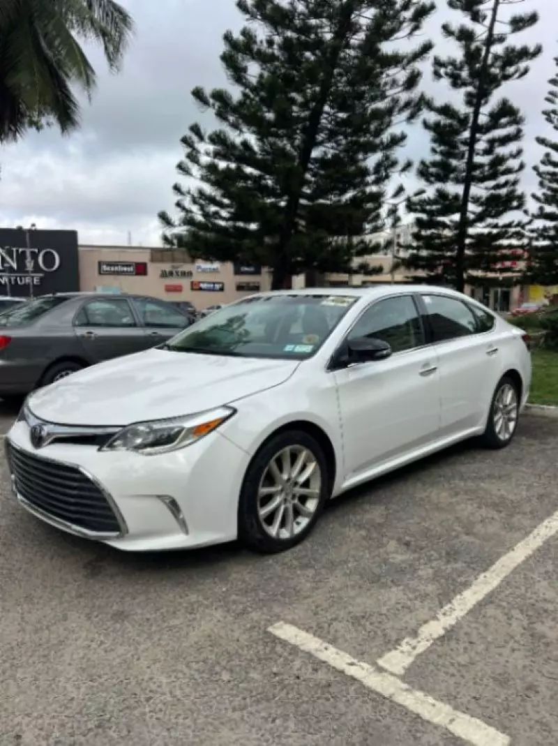 Toyota Avalon   - 2013