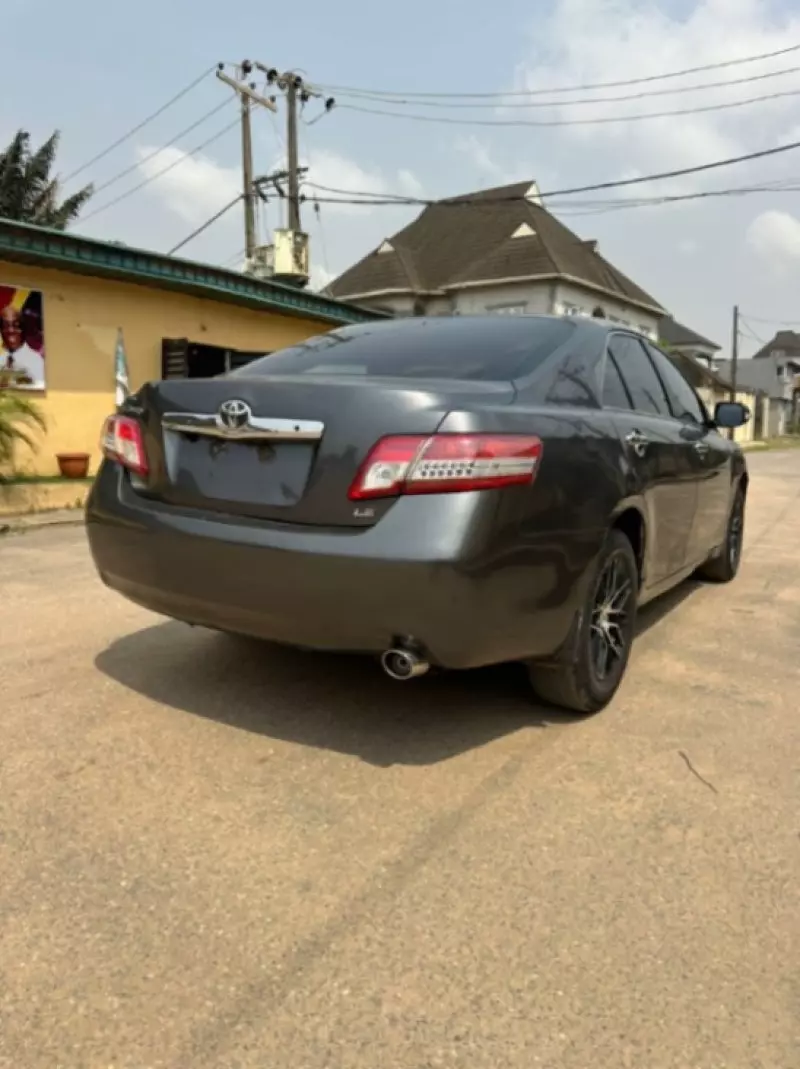 Toyota Camry   - 2010
