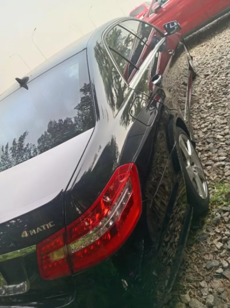 Mercedes-Benz E-Class   - 2010