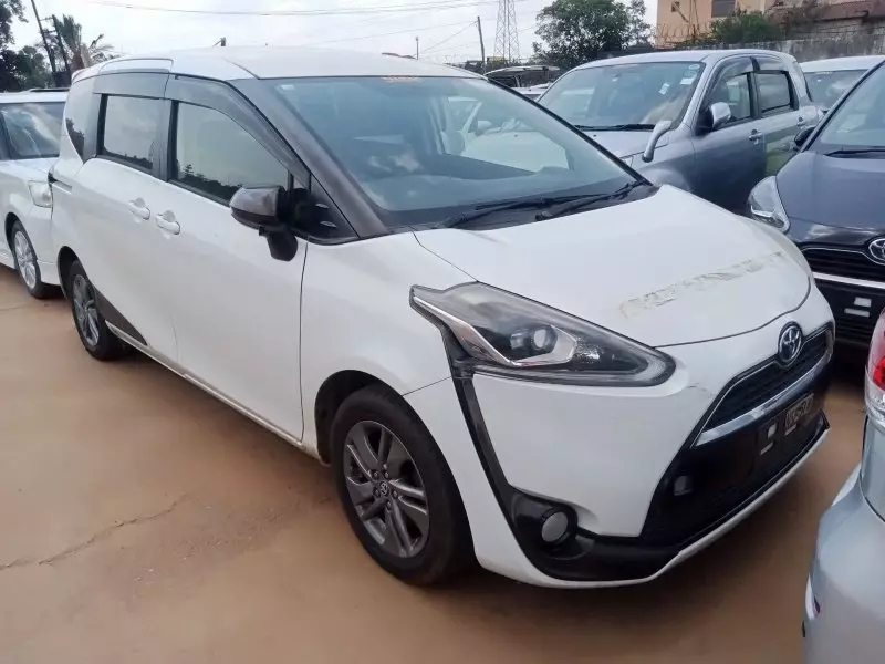 Toyota Sienta   - 2016
