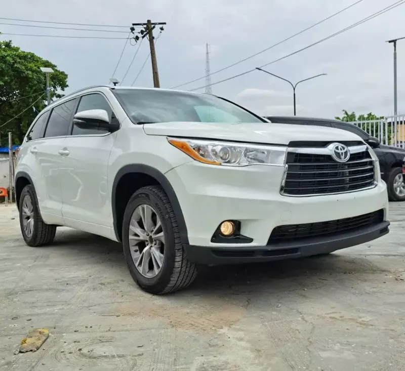 Toyota Highlander   - 2015
