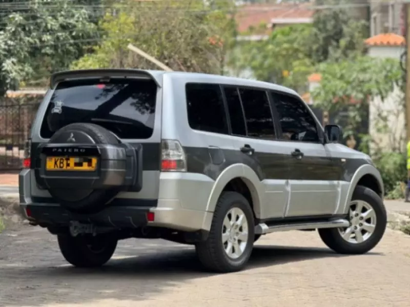 Mitsubishi Pajero   - 2012