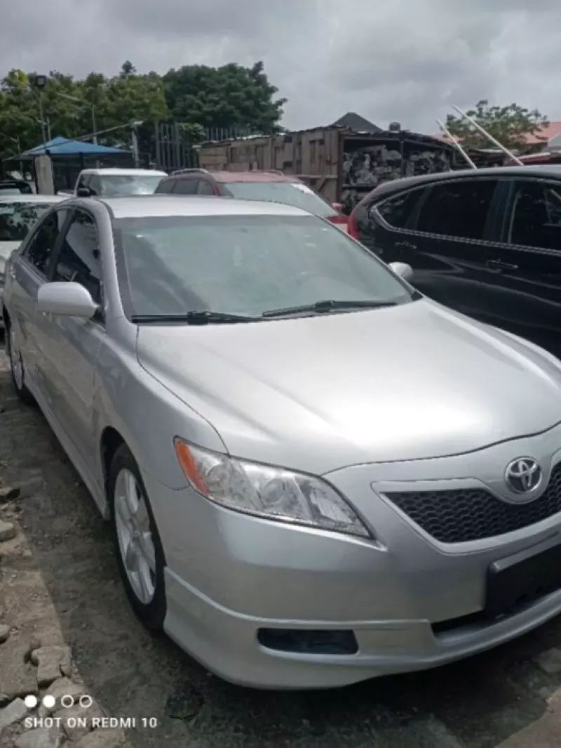 Toyota Camry   - 2009