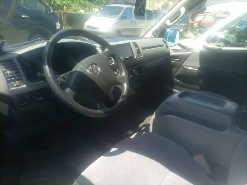 Toyota Hiace   - 2010