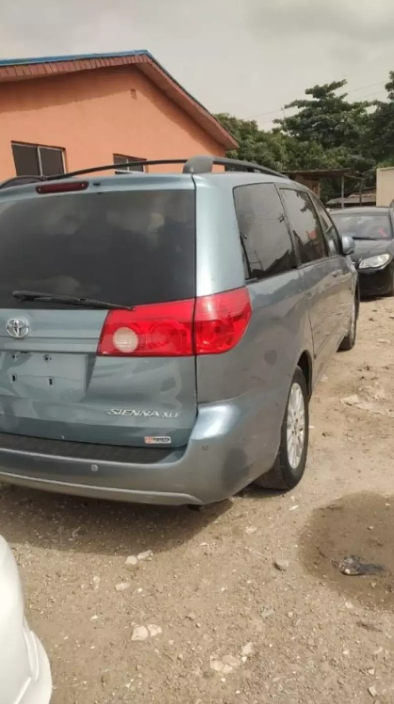 Toyota Sienna - 2008