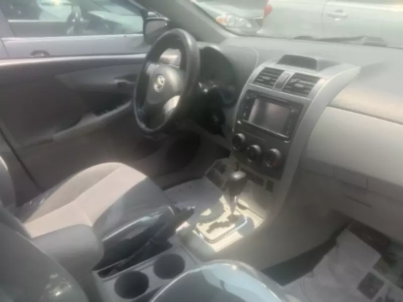 Toyota Camry   - 2010