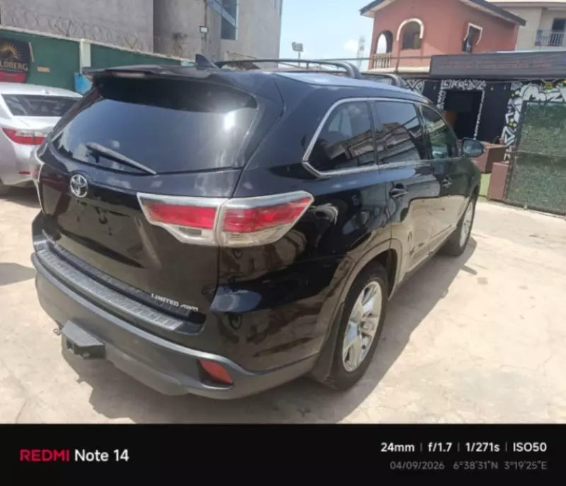 Toyota Highlander   - 2016
