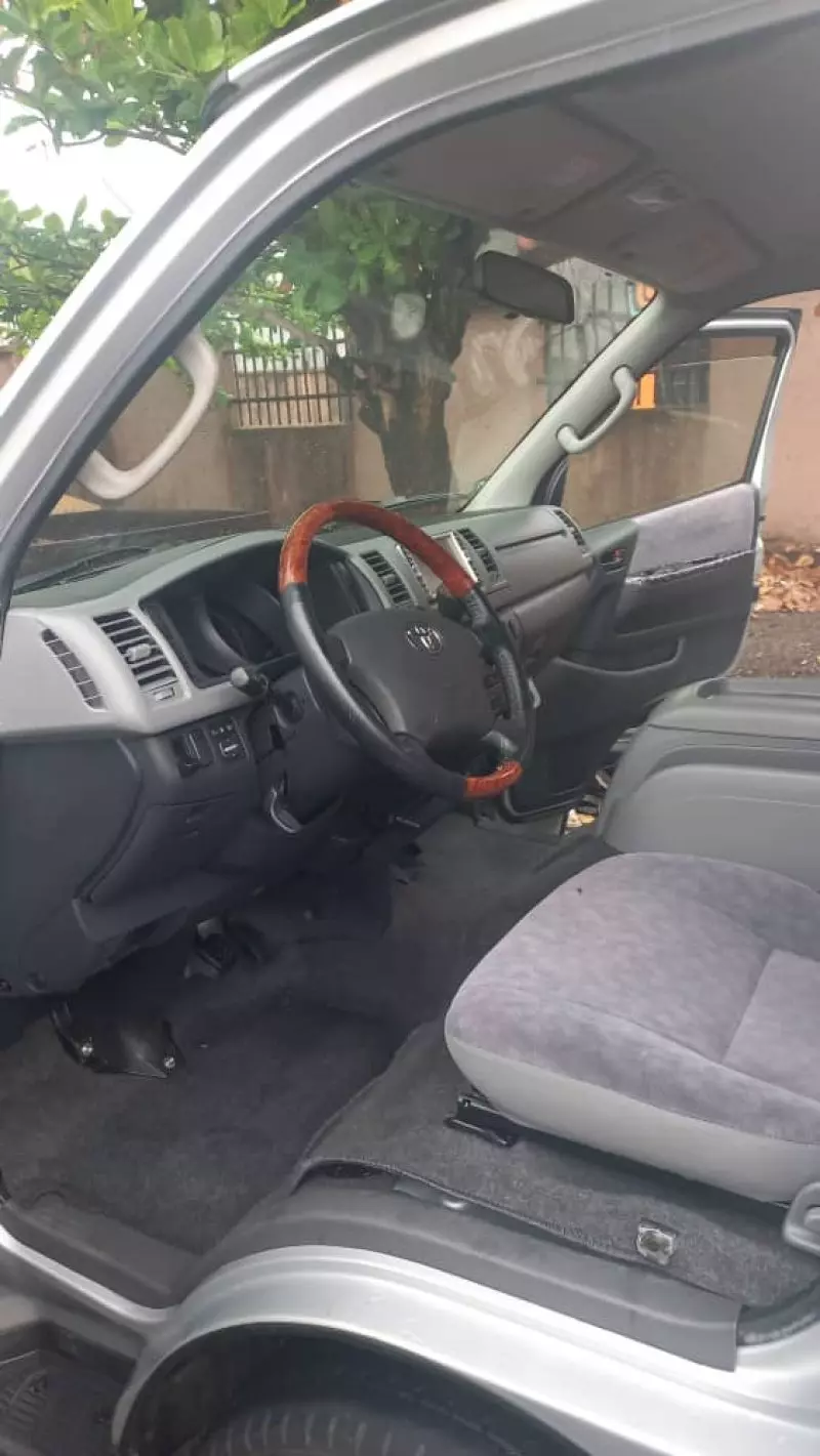 Toyota Hiace   - 2010