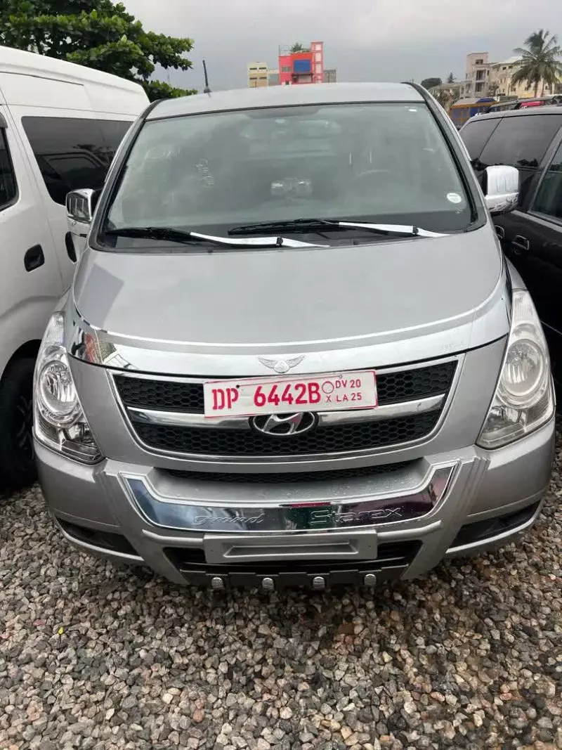 Hyundai H-1 Starex   - 2012