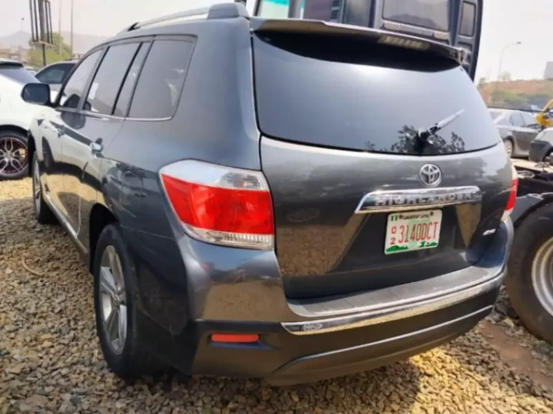 Toyota Highlander   - 2012