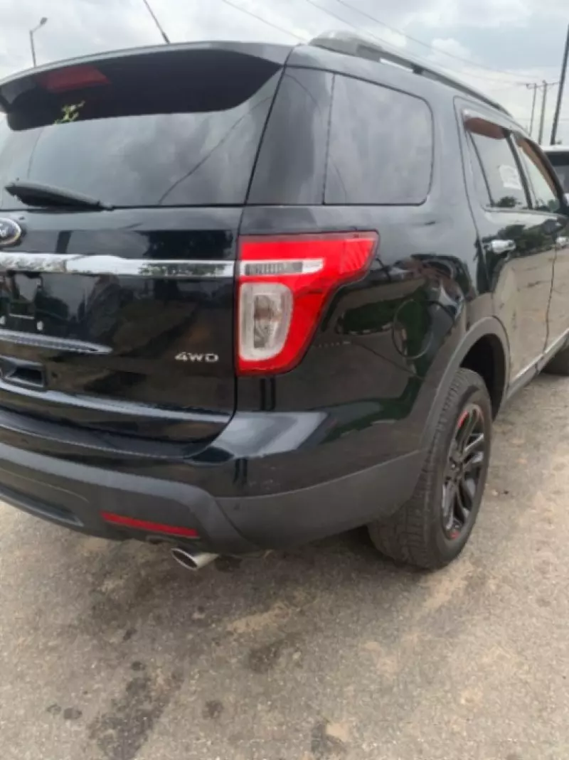 Ford Explorer   - 2014
