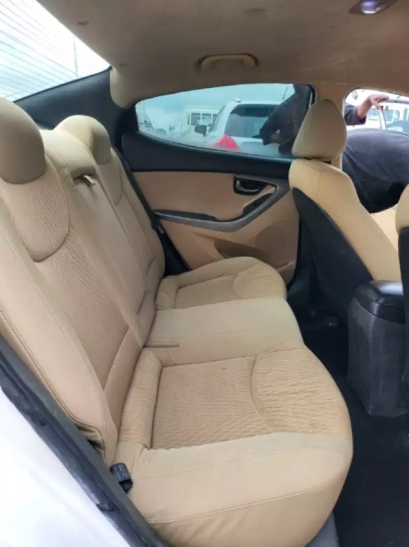 Hyundai Elantra - 2013