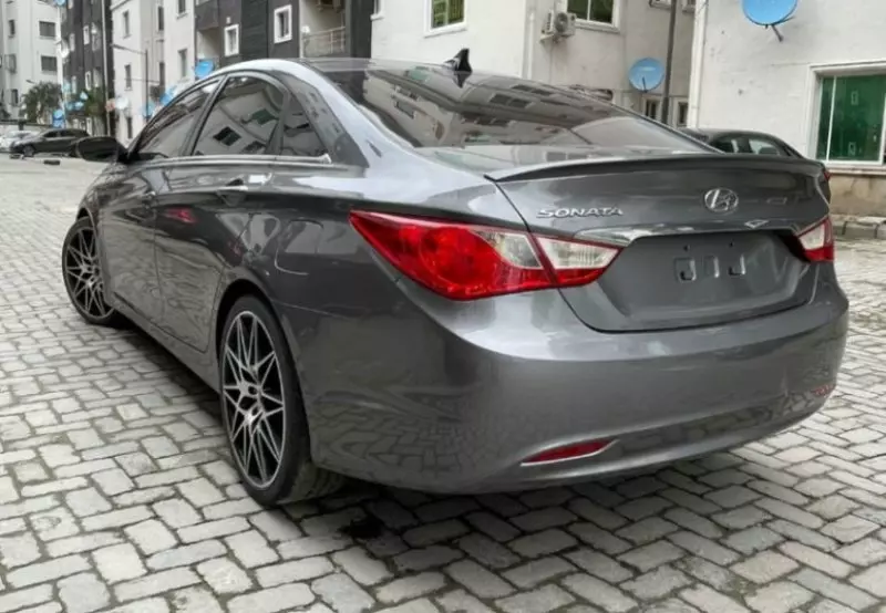 Hyundai Sonata   - 2013