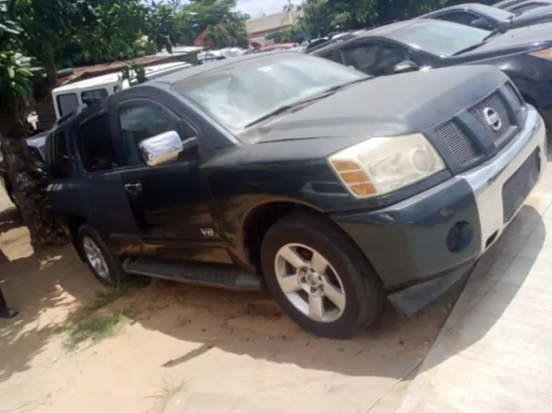 Nissan Armada   - 2006
