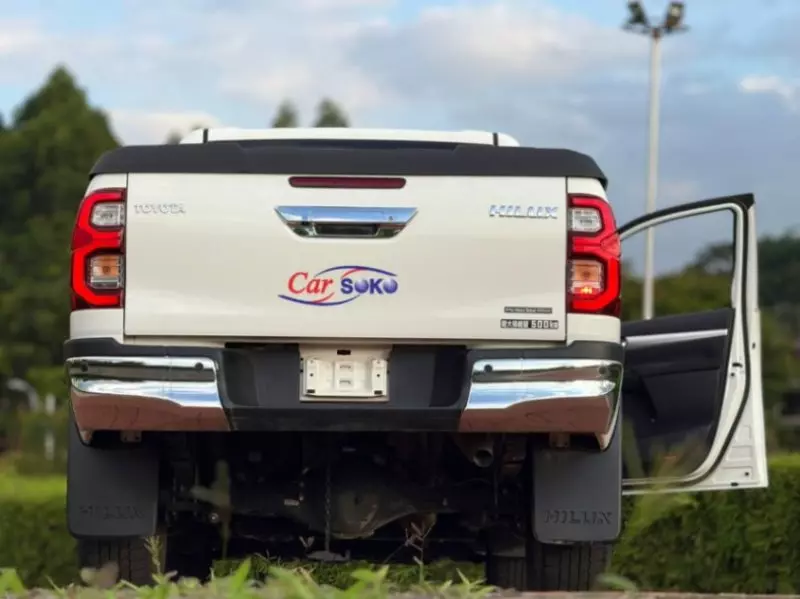 Toyota Hilux    - 2020