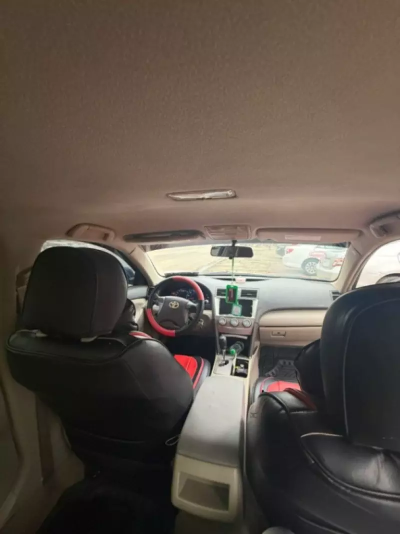 Toyota Camry   - 2010